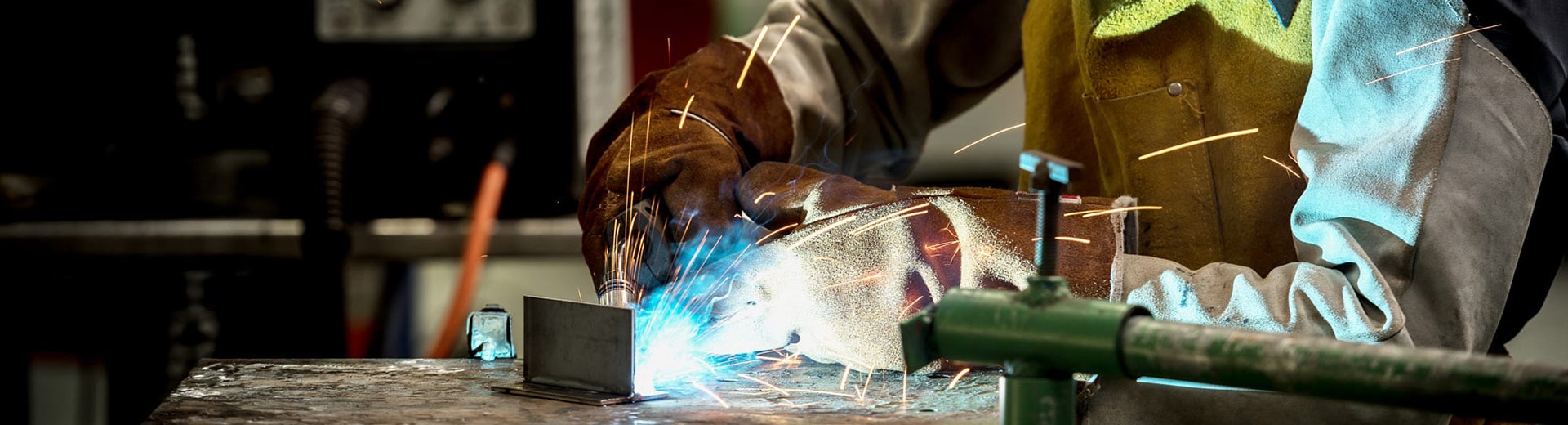 杏彩体育科技有限公司-卷板机产品展示